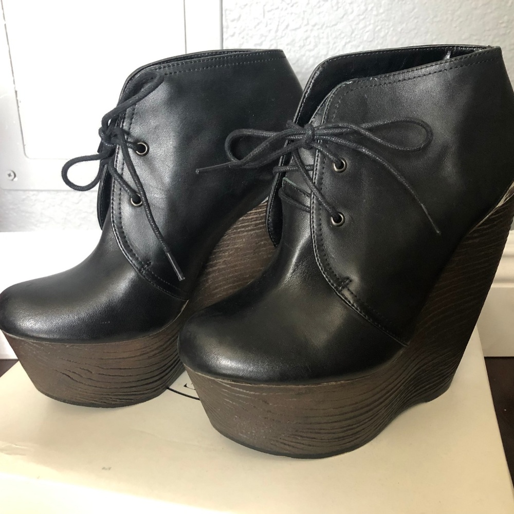 Sexy Size 6 Steve Madden Wedges